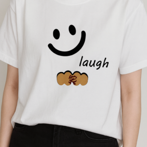 เสื้อยืดลาย Smiley “Laugh” สุดมินิมอล